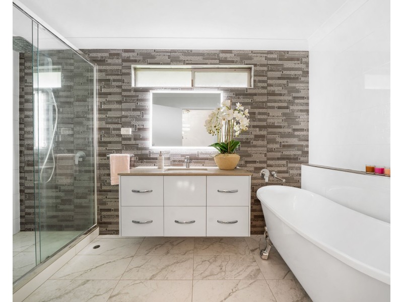 17 Sardon Street, Centenary Heights QLD 4350