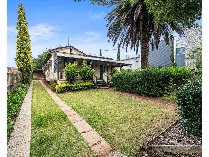 19 Herries Street, East Toowoomba QLD 4350