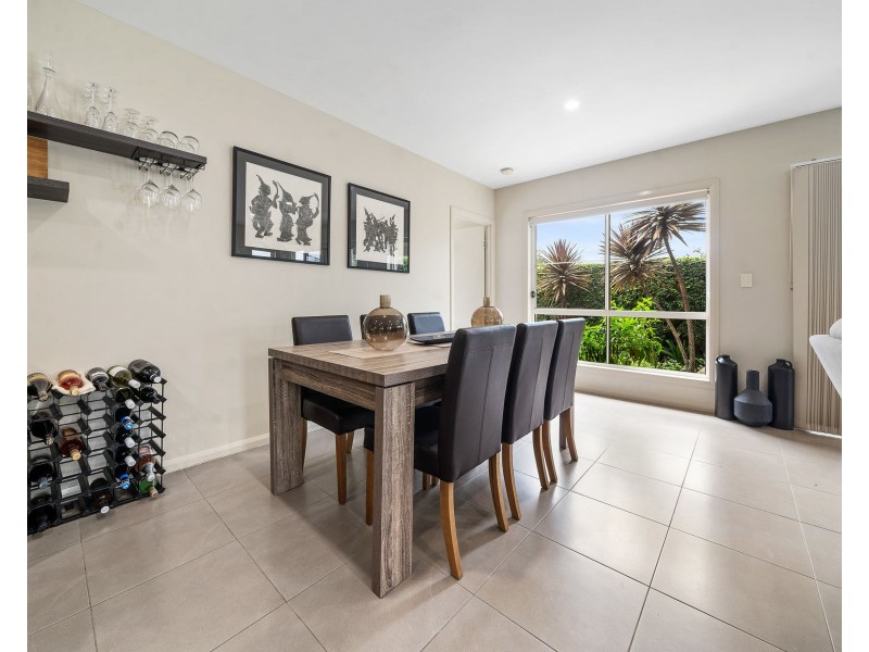 2/223 Mackenzie Street, Centenary Heights QLD 4350