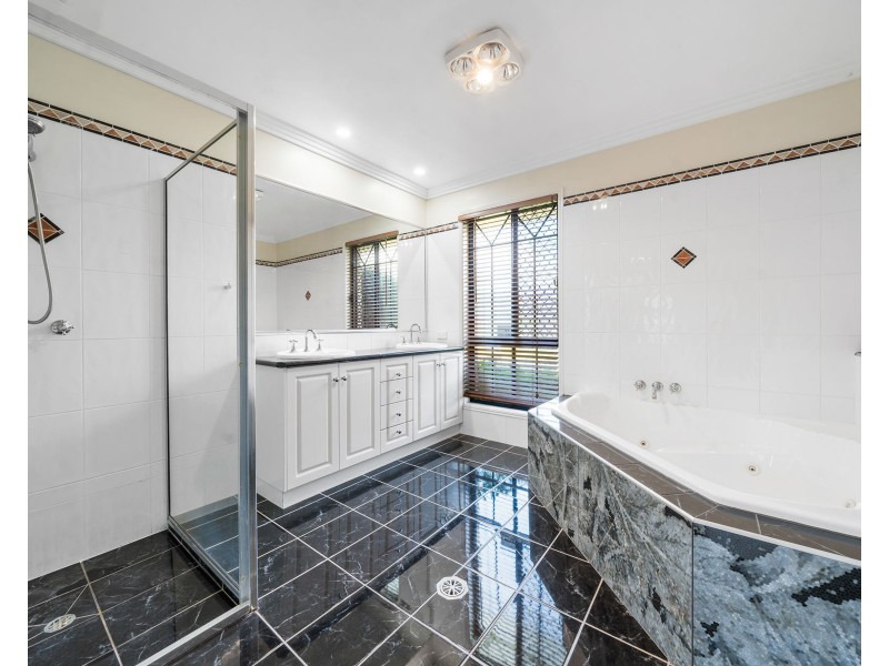 5 Bridget Court, Middle Ridge QLD 4350