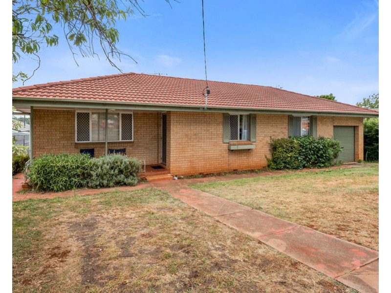 246 West Street, Kearneys Spring QLD 4350