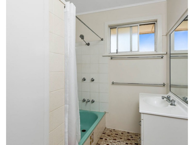 246 West Street, Kearneys Spring QLD 4350