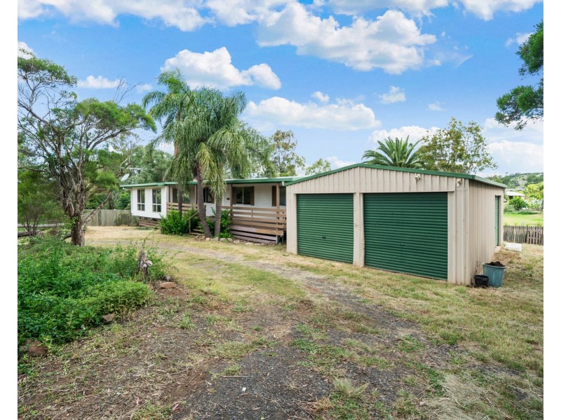 12 Neville Street, Meringandan West QLD 4352