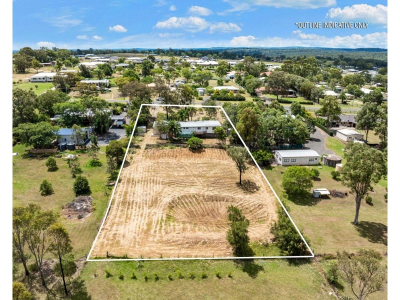 12 Neville Street, Meringandan West QLD 4352