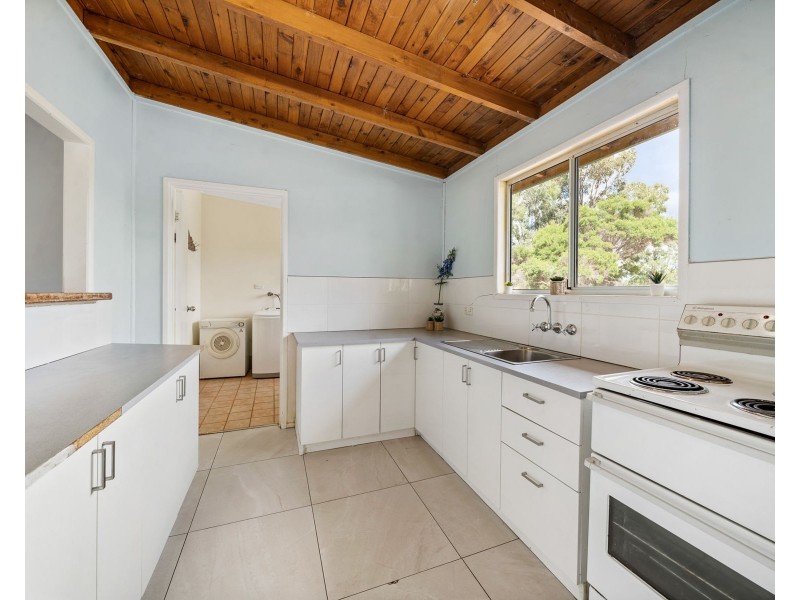 12 Neville Street, Meringandan West QLD 4352