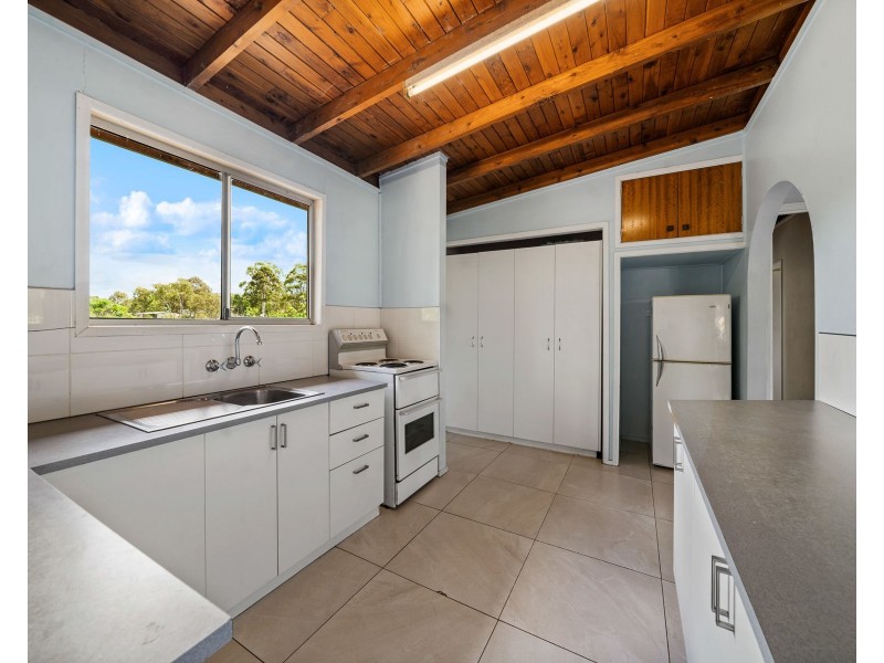 12 Neville Street, Meringandan West QLD 4352