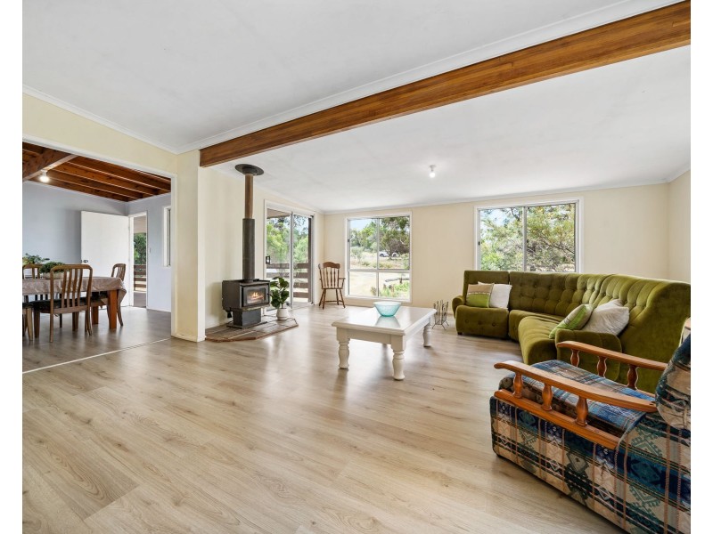 12 Neville Street, Meringandan West QLD 4352