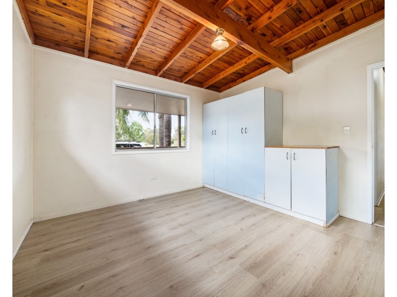 12 Neville Street, Meringandan West QLD 4352