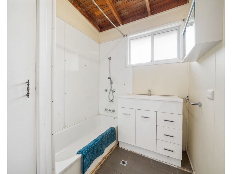 12 Neville Street, Meringandan West QLD 4352