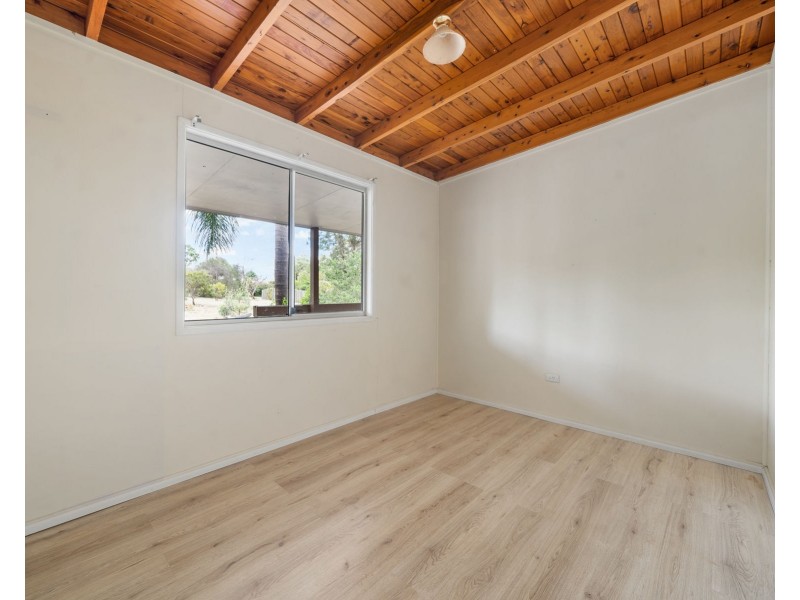 12 Neville Street, Meringandan West QLD 4352