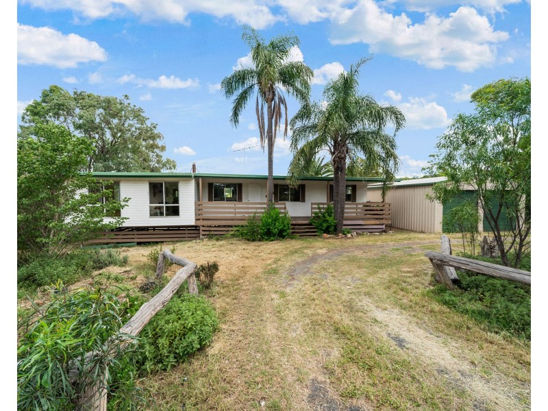 12 Neville Street, Meringandan West QLD 4352