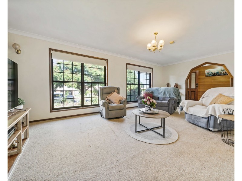 45 Traminer Drive, Wilsonton Heights QLD 4350
