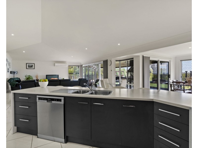 43 Harvey Road, Glenvale QLD 4350