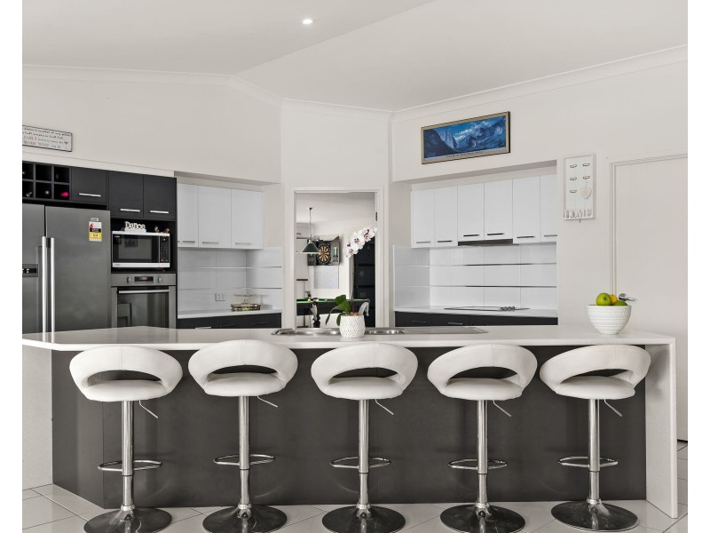 43 Harvey Road, Glenvale QLD 4350