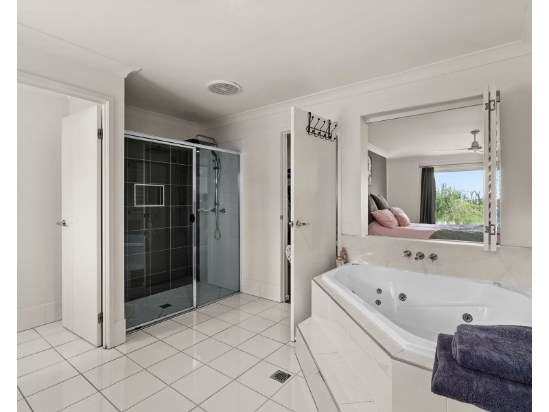 43 Harvey Road, Glenvale QLD 4350