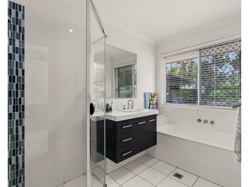 43 Harvey Road, Glenvale QLD 4350