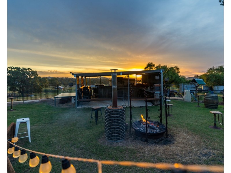 43 Harvey Road, Glenvale QLD 4350