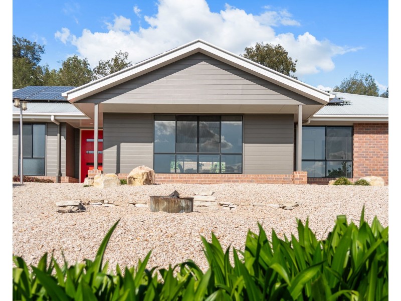 11 Skyline Drive, Withcott QLD 4352