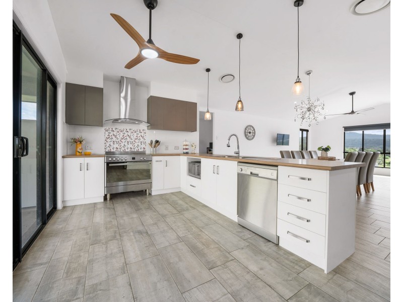 11 Skyline Drive, Withcott QLD 4352