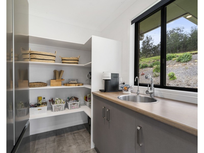 11 Skyline Drive, Withcott QLD 4352