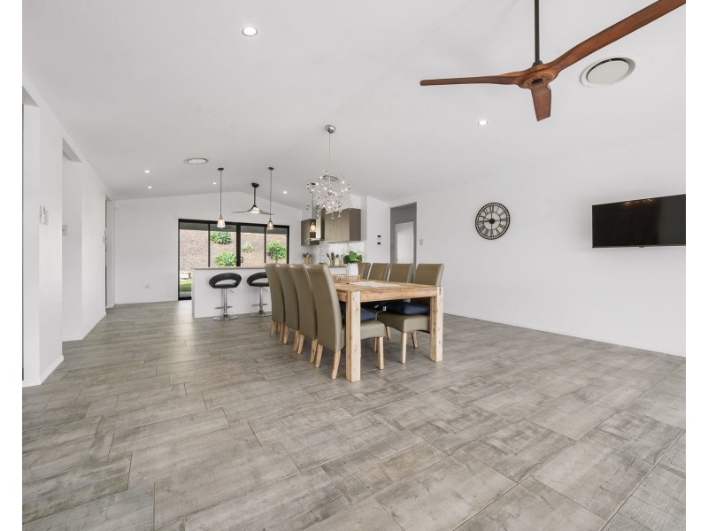 11 Skyline Drive, Withcott QLD 4352