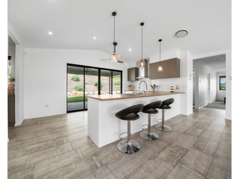 11 Skyline Drive, Withcott QLD 4352