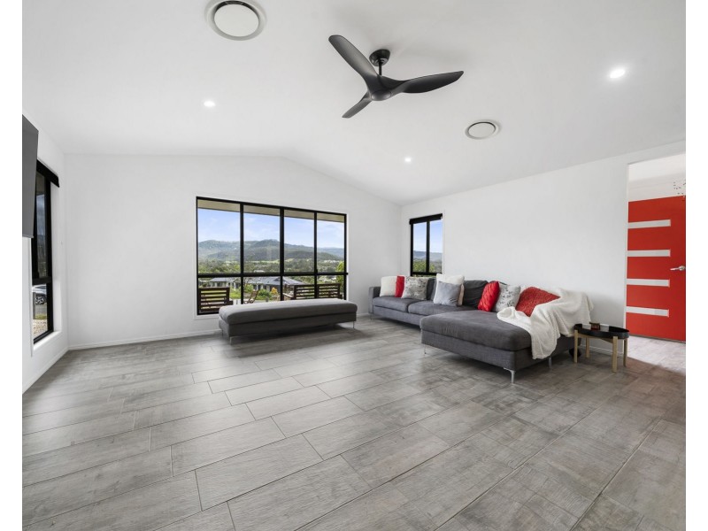 11 Skyline Drive, Withcott QLD 4352