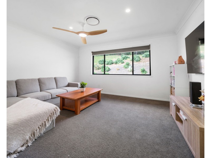 11 Skyline Drive, Withcott QLD 4352