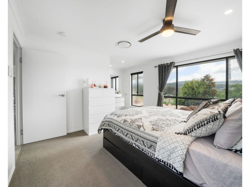11 Skyline Drive, Withcott QLD 4352