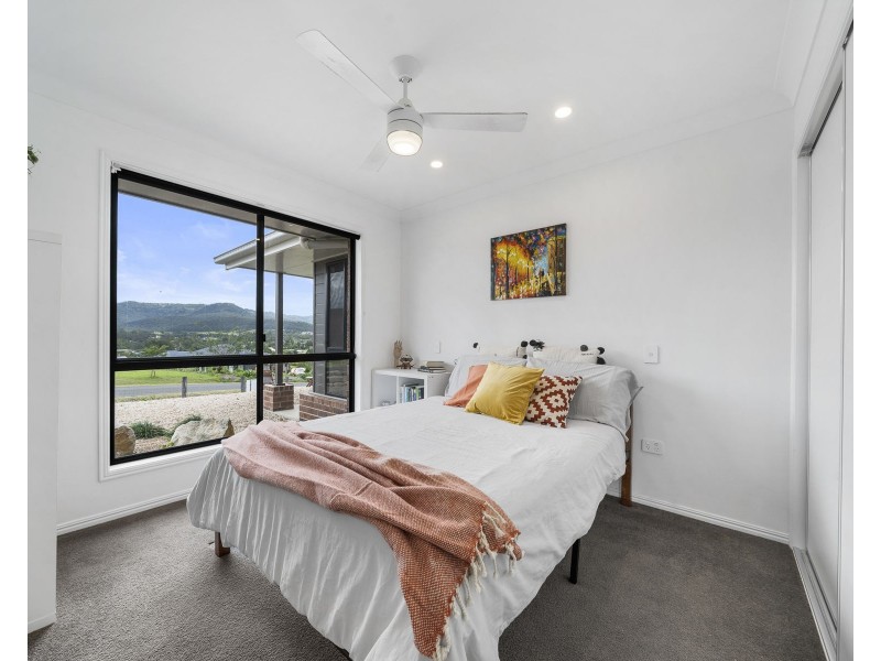11 Skyline Drive, Withcott QLD 4352