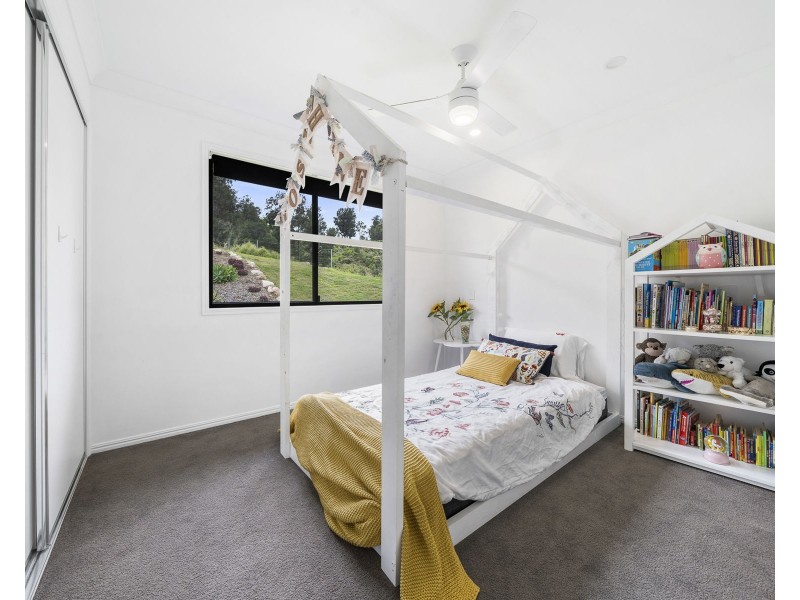 11 Skyline Drive, Withcott QLD 4352