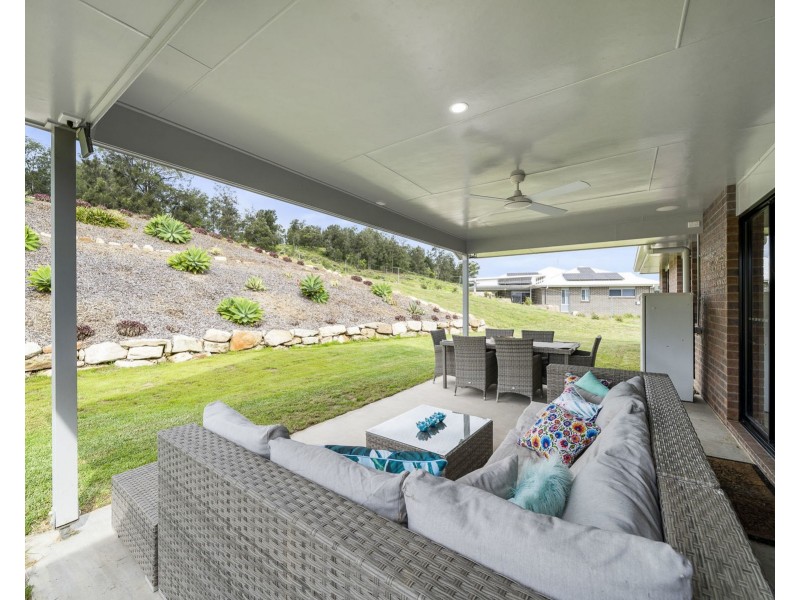 11 Skyline Drive, Withcott QLD 4352