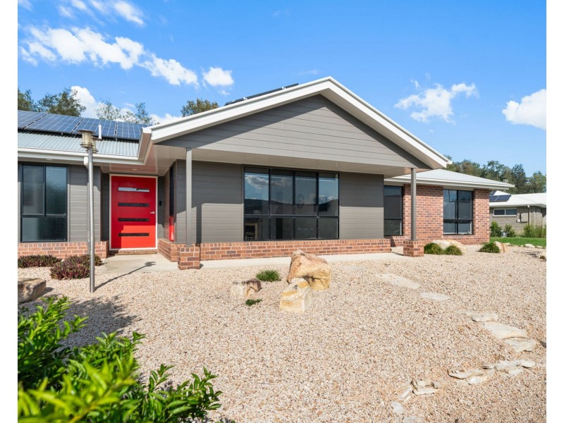 11 Skyline Drive, Withcott QLD 4352