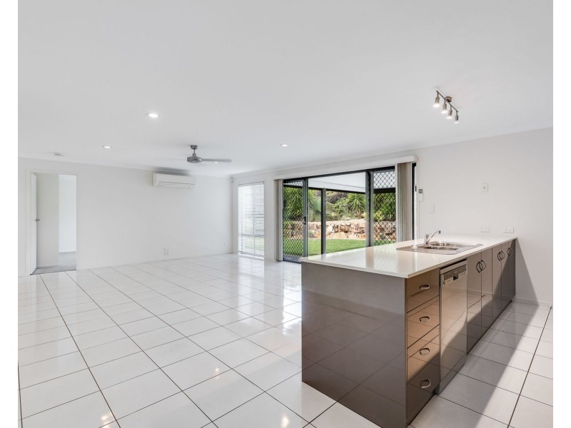 2 Punter Close, Glenvale QLD 4350