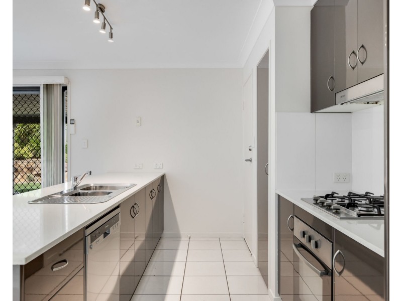 2 Punter Close, Glenvale QLD 4350