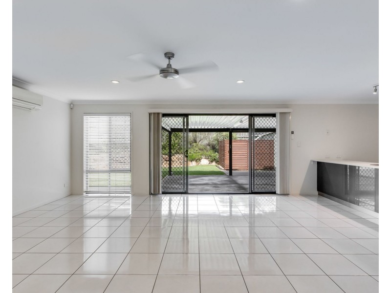 2 Punter Close, Glenvale QLD 4350