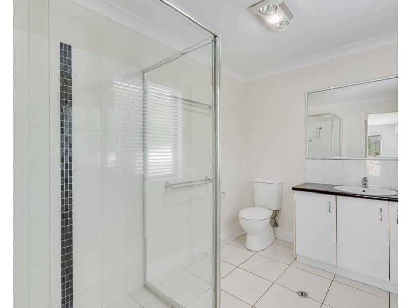 2 Punter Close, Glenvale QLD 4350