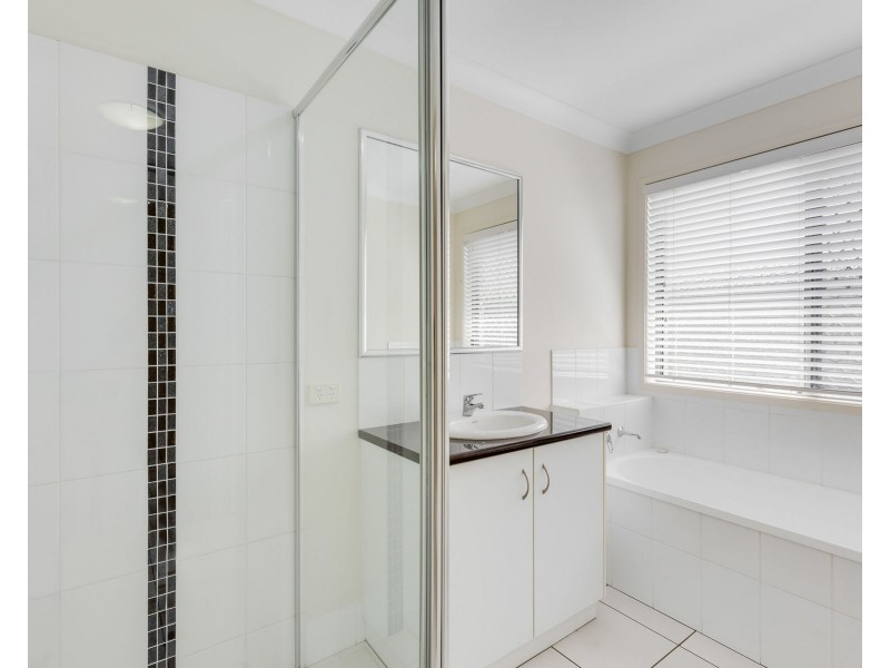 2 Punter Close, Glenvale QLD 4350