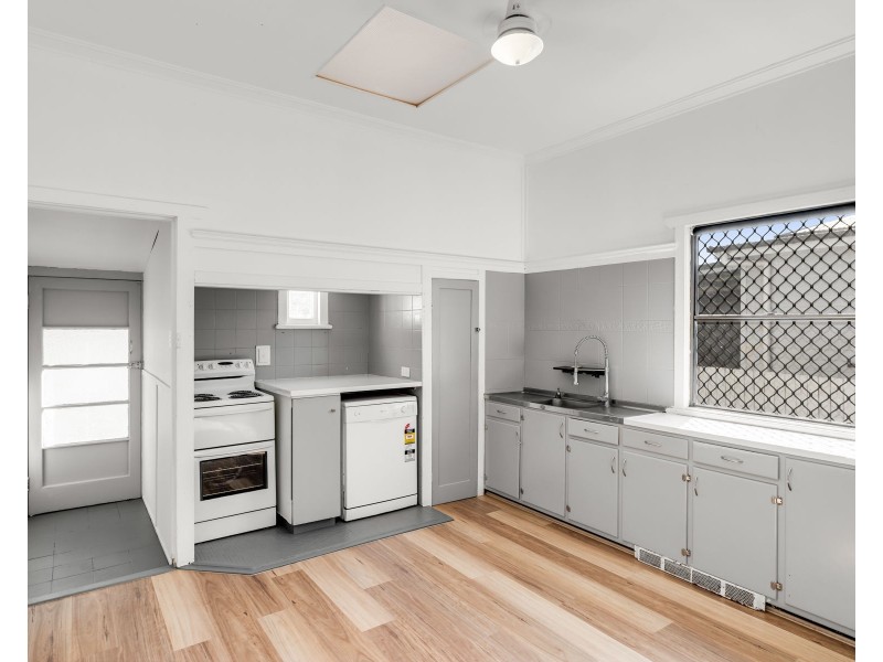 220 Bridge Street, Newtown QLD 4350