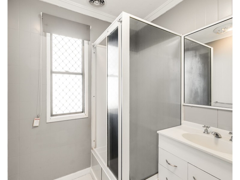 220 Bridge Street, Newtown QLD 4350