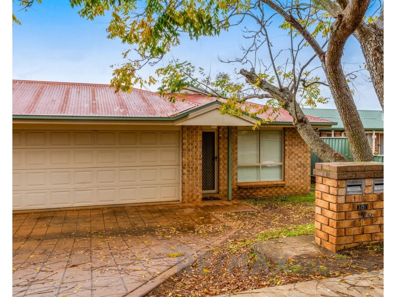 2/380 West Street, Kearneys Spring QLD 4350