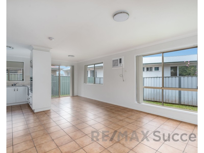 2/380 West Street, Kearneys Spring QLD 4350
