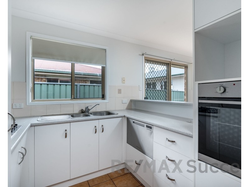 2/380 West Street, Kearneys Spring QLD 4350
