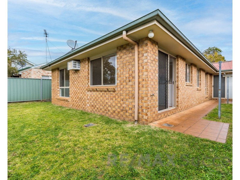 2/380 West Street, Kearneys Spring QLD 4350
