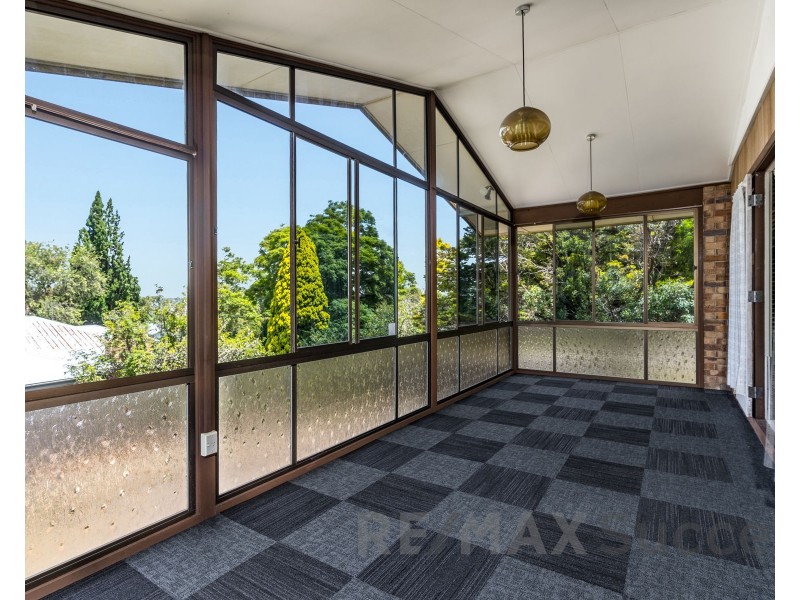 36 Mary Street, Mount Lofty QLD 4350