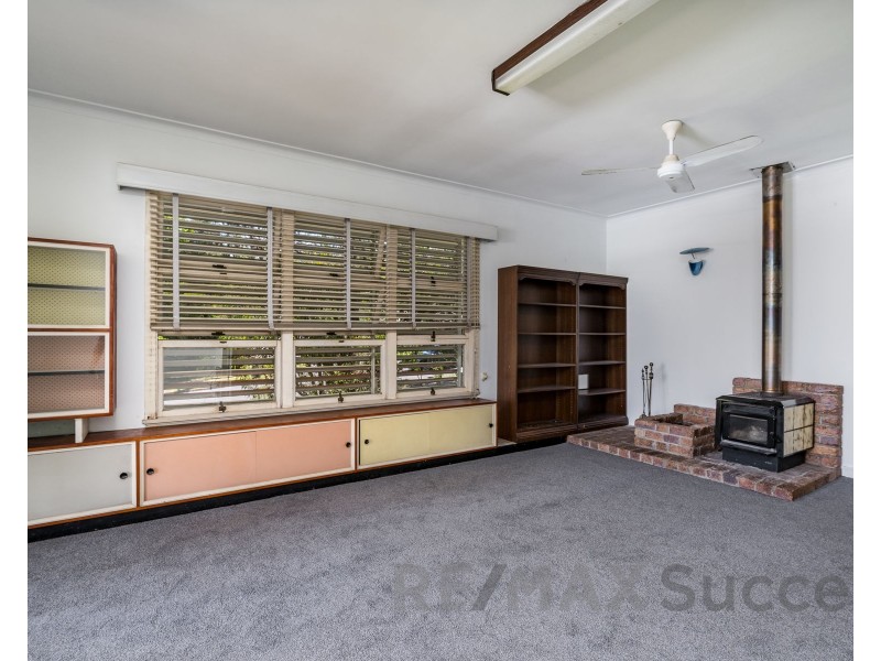 36 Mary Street, Mount Lofty QLD 4350