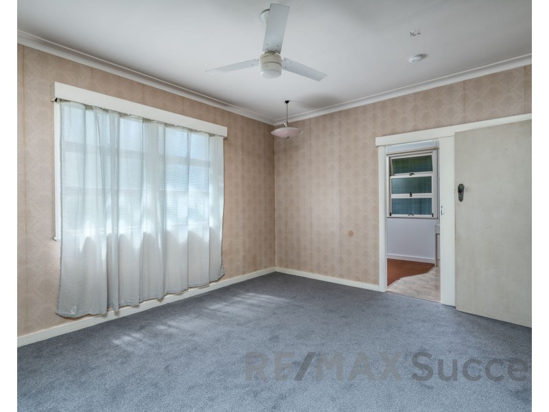 36 Mary Street, Mount Lofty QLD 4350