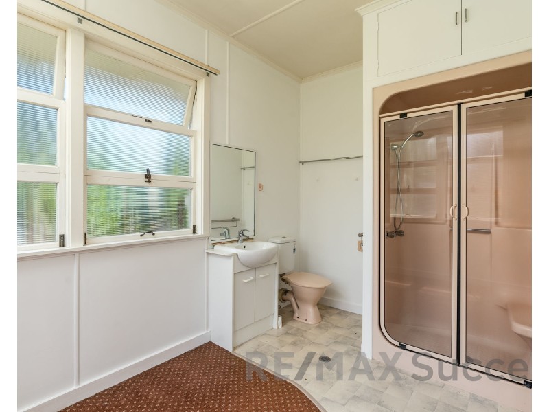 36 Mary Street, Mount Lofty QLD 4350