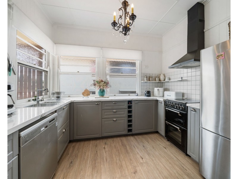 3 Betty Street, Newtown QLD 4350