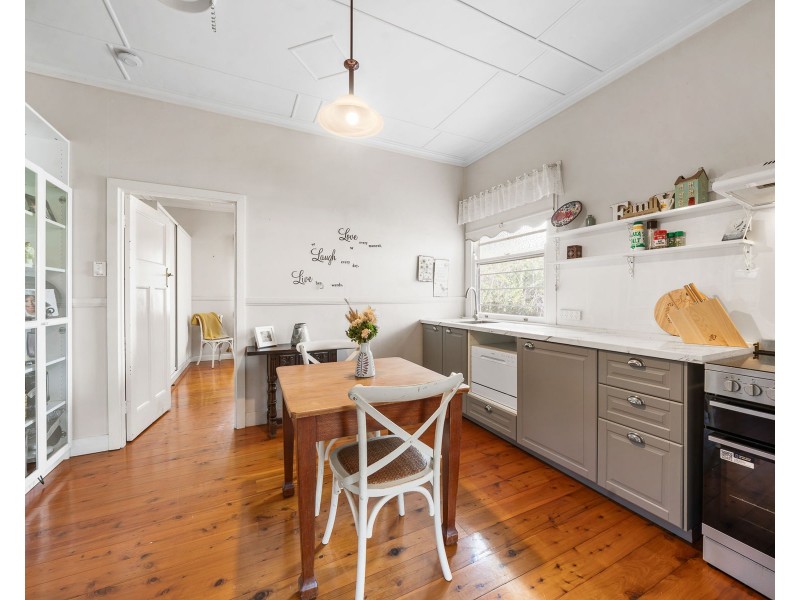 3 Betty Street, Newtown QLD 4350